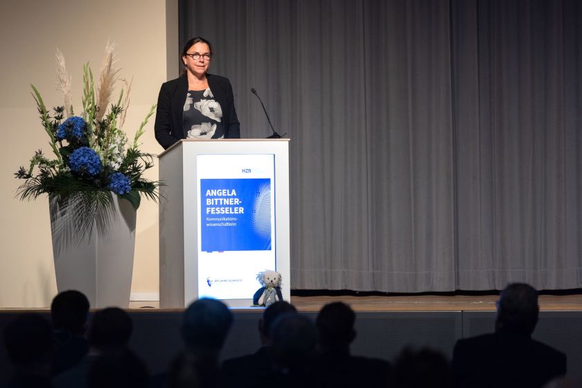 In ihrem Festvortrag hob Angela Bittner-Fesseler Helmholtz herausragende Rolle als Kommunikator und Vernetzer hervor. Damit habe er bis heute eine Vorbildfunktion.
