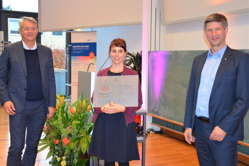 HZB is the first non-university research institution to be awarded the " Vielfalt gestalten " ("Shaping Diversity") certificate by the Stifterverband.<br /><br />(from left to right: Volker Meyer-Guckel, Deputy Secretary General of the Stifterverband, Jennifer Schevardo, HZB Project Manager Diversity Audit, Jan L&uuml;ning, scientific director at HZB).