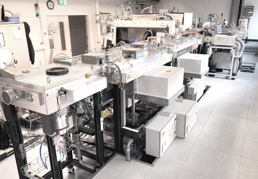 The cluster facility operated at HZB allows to produce large-area perovskite/silicon tandem solar cells. This facility, the only one of its kind in the world, helps to develop new industry-related processes, materials and solar cells.
