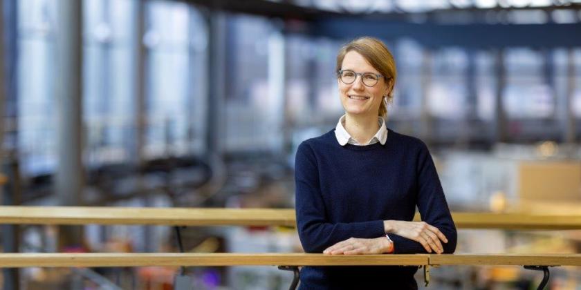 Dr. Renske van der Veen investigates catalytic processes at BESSY II, which are crucial for the production of green hydrogen, among other things.