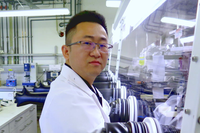 Dr. Wenxi Wang entwickelt organische Elektroden f&uuml;r Lithium-Schwefel- und Zink-Ionen-Batterien und untersucht Wechselwirkungen zwischen Ionen und Wirtsmaterialien.