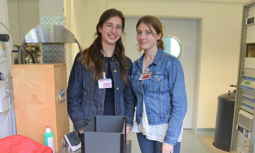 The two winners of the Berlin competition Jugend-forscht came to HZB to conduct further experiments. The national competition starts on 18 May.