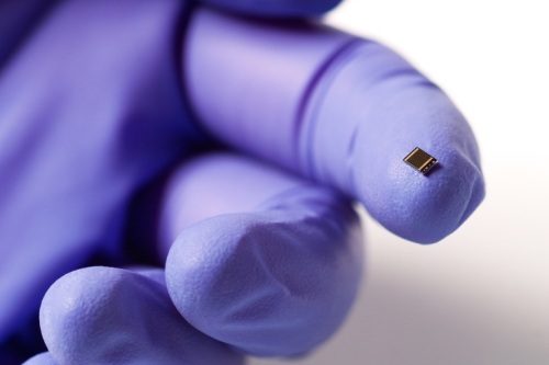 World record solar cell with 44.7% efficiency, made up of four solar subcells based on III-V compound semiconductors for use in concentrator photovoltaics. &copy;Fraunhofer ISE