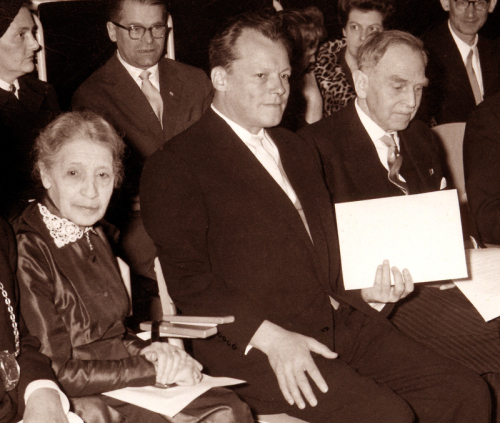 Lise Meitner, Willy Brandt und Otto Hahn bei der Gründung des Hahn-Meitner-Instituts am 14. März 1959. 