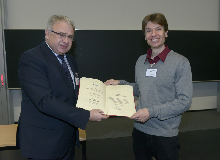 <p class="bodytext">Prof. Dr. Roland Winter von der ADUC &uuml;bergab die Auszeichnung an Dr. Sebastian Seiffert. Foto: GDCh</p>
<p>