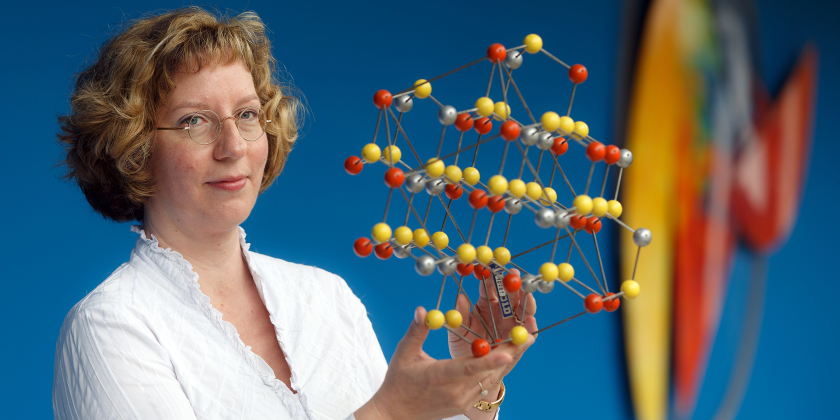 Susan Schorr leitet am HZB die Abteilung f&uuml;r Kristallographie und erforscht, wie die Struktur eines Materials sich auf dessen Eigenschaften auswirkt. HZB / M. Setzpfandt