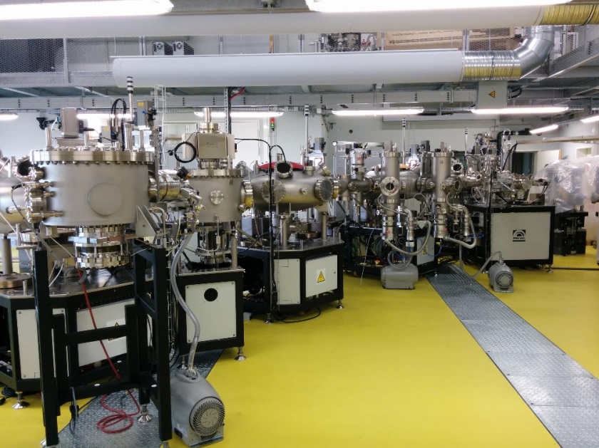 Ultra-high vacuum system in the Energy Materials In-Situ Lab (EMIL) that will combine industry-relevant deposition tools with a suite of complementary advanced characterization methods. 