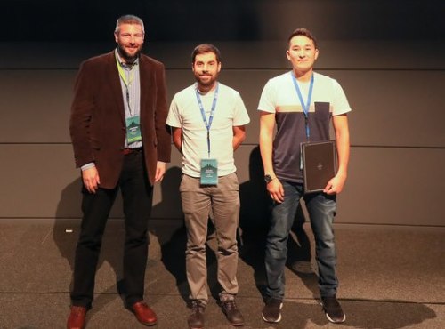 John Uhlrich, Editor-in-Chief at Wiley VCH presented an award to Quentin Jeangros, EPFL, and Eike K&ouml;hnen, HZB, for their outstanding posters (from left to right).  