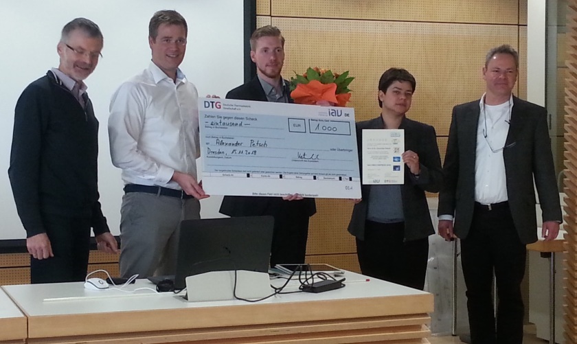 From left to right: The DTG board, Prof. E. M&uuml;ller (DLR) and Dipl.-Ing. N. Katenbrink (company Quick-Ohm) present the Young Scientist Prize to Alexander Petsch (HZB), whose work was supervised by Dr. K. Fritsch and PD Dr. K. Habicht (both HZB).