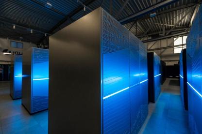 Intelligent mathematical tools for the simulation of spin systems reduce the computing time required on supercomputers. Some of the fastest supercomputers in the world are currently located at Forschungszentrum Jülich (shown here is JUWELS).