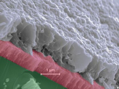 Mikroskopaufnahme einer Schicht aus Kupfer-Indium-Sulfid (CIS)