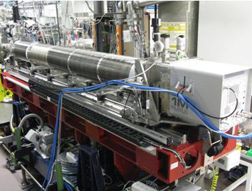 Der Pilatus-Detektor (rechts) ist mit dem ASAXS-Instrumentdes HZB am FCM-Strahlrohr der PTB installiert.