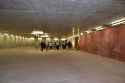 Blick in die unterirdische Beschleunigerhalle: Sie verwandelt sich für drei Tage in einen Ausstellungsort für Kunst. Foto: HZB/S.Zerbe
