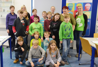 Zu Gast im Schülerlabor des HZB: Die fünfte Klasse aus der Grundschule am Lindenpark in Nauen. 