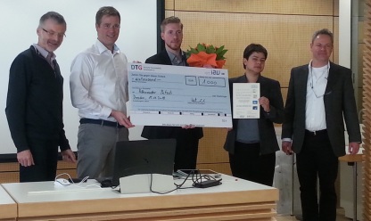From left to right: The DTG board, Prof. E. Müller (DLR) and Dipl.-Ing. N. Katenbrink (company Quick-Ohm) present the Young Scientist Prize to Alexander Petsch (HZB), whose work was supervised by Dr. K. Fritsch and PD Dr. K. Habicht (both HZB).