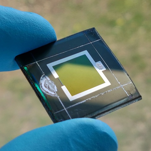 World record for tandem perovskite-CIGS solar cell
