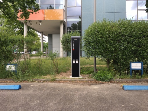 Neue Ladesäulen für Elektroautos in Adlershof installiert