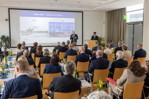 In his welcome speech, Roland Sillmann underlined that Berlin-Adlershof is one of the most successful high-tech locations in Europe. The location has been implementing an integrated energy concept since 2011 and is a model for other technology and business locations on a national and international level.