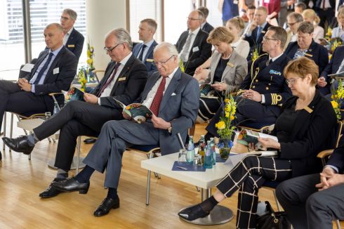 The Swedish delegation was pleased to receive the HZB cookbook "Recipes by Researchers", which contains many international recipes from HZB staff.
