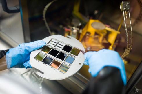 <p>Perovskite-based tandem solar cells can achieve now efficiencies better than 25%.</p>