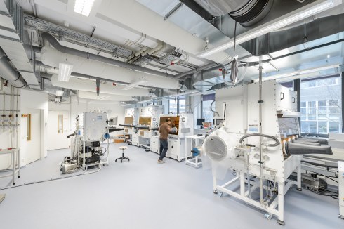 <p>View into the new HySPRINT laboratory at HZB, where perovskit solar cells can be produced and tested. Photo: HZB/M. Setzpfandt</p>